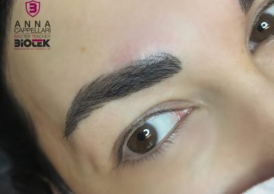 Trucco semipermanente sopracciglia