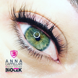 Anna Cappellari Trattamento Occhi